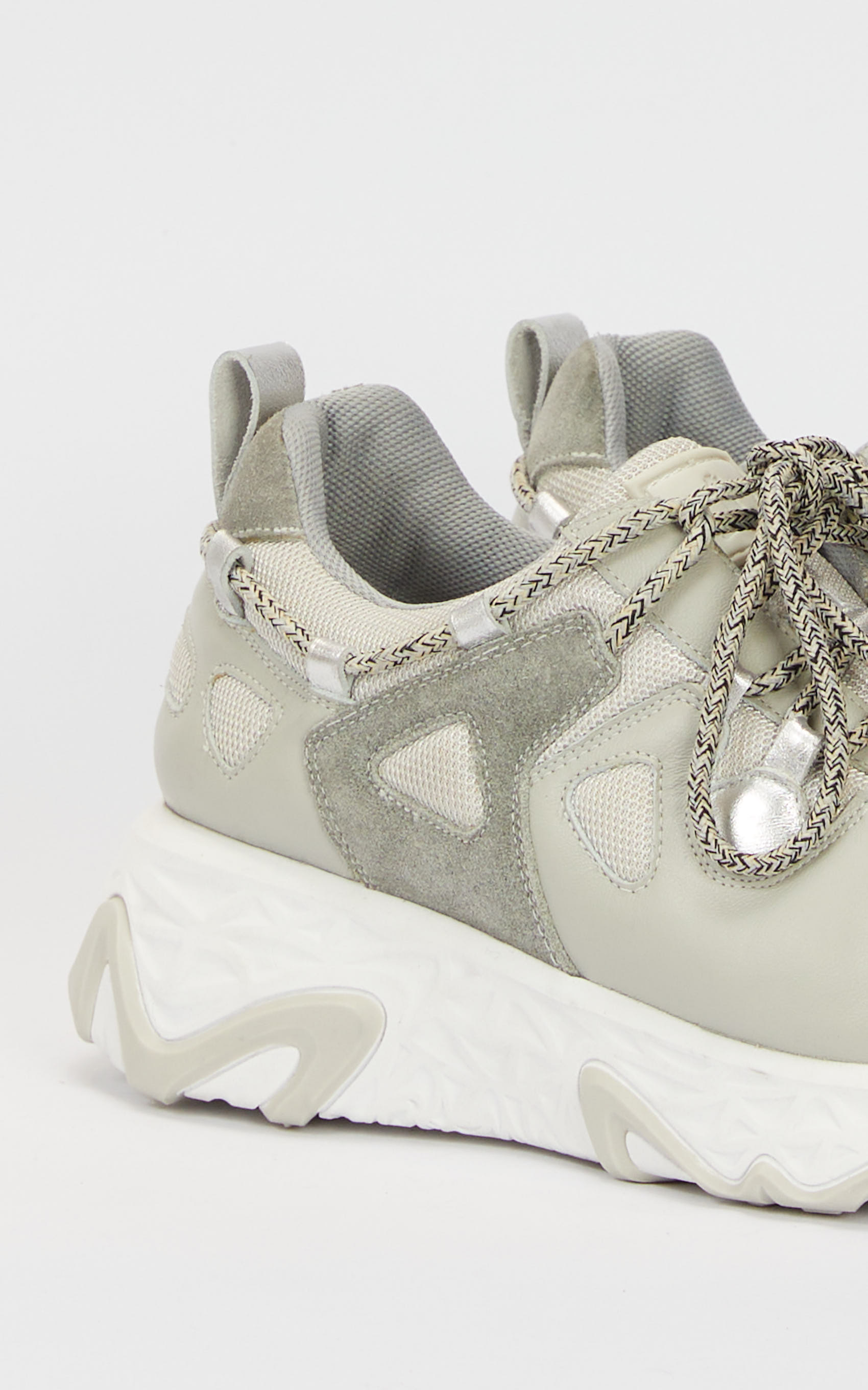 Zapatilla Gris