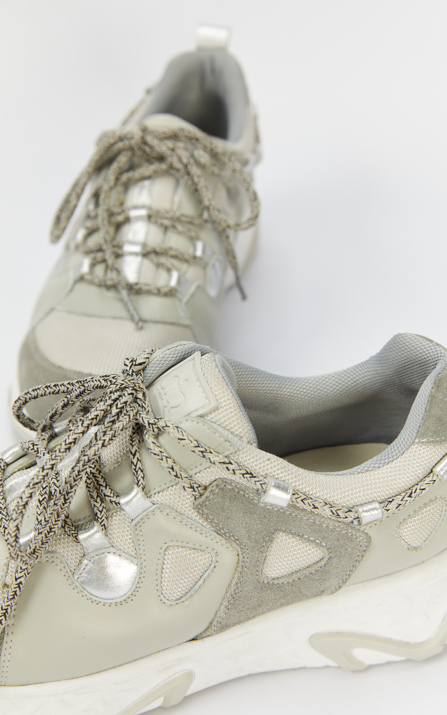 Zapatilla Gris