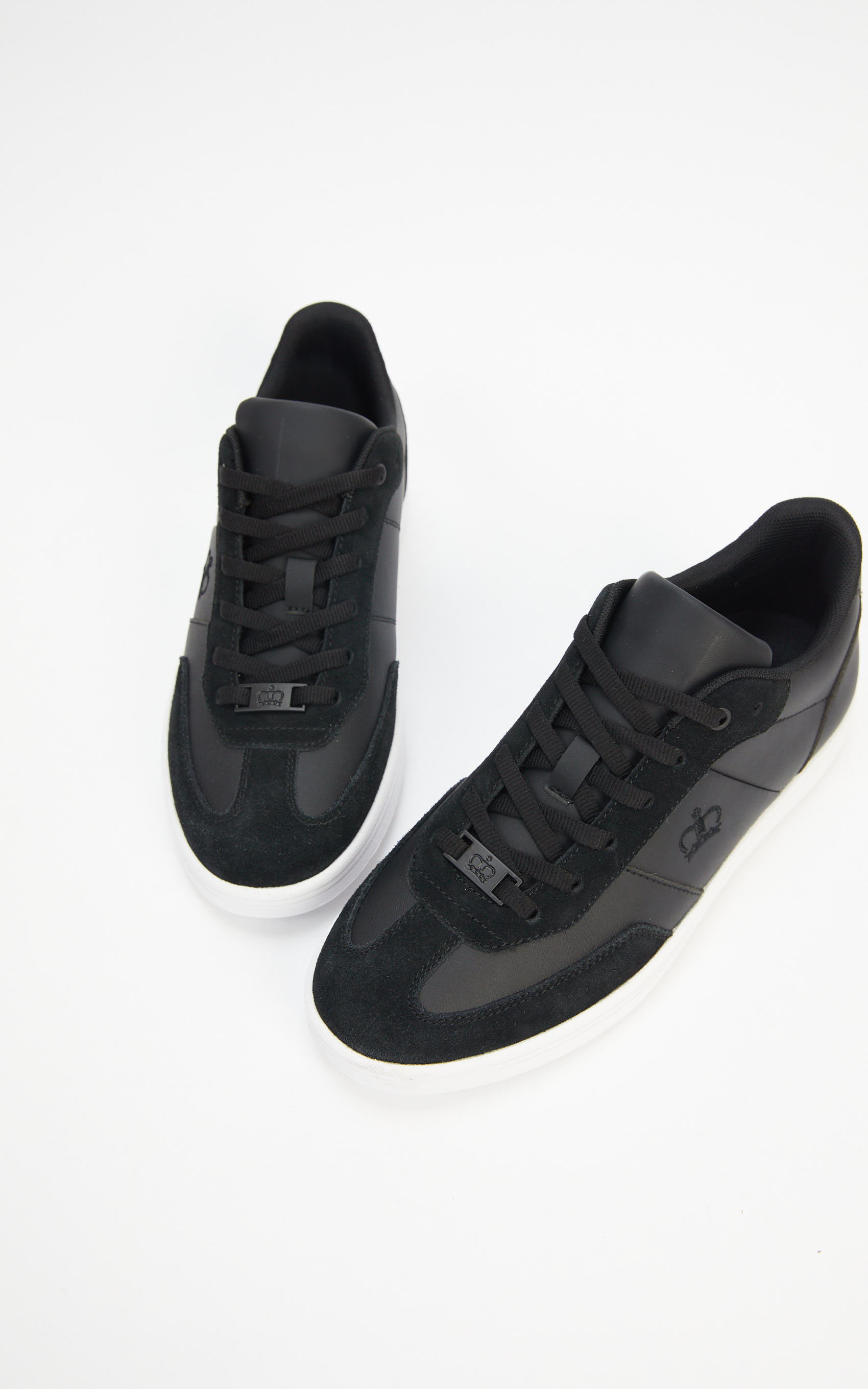 Zapatilla Negro