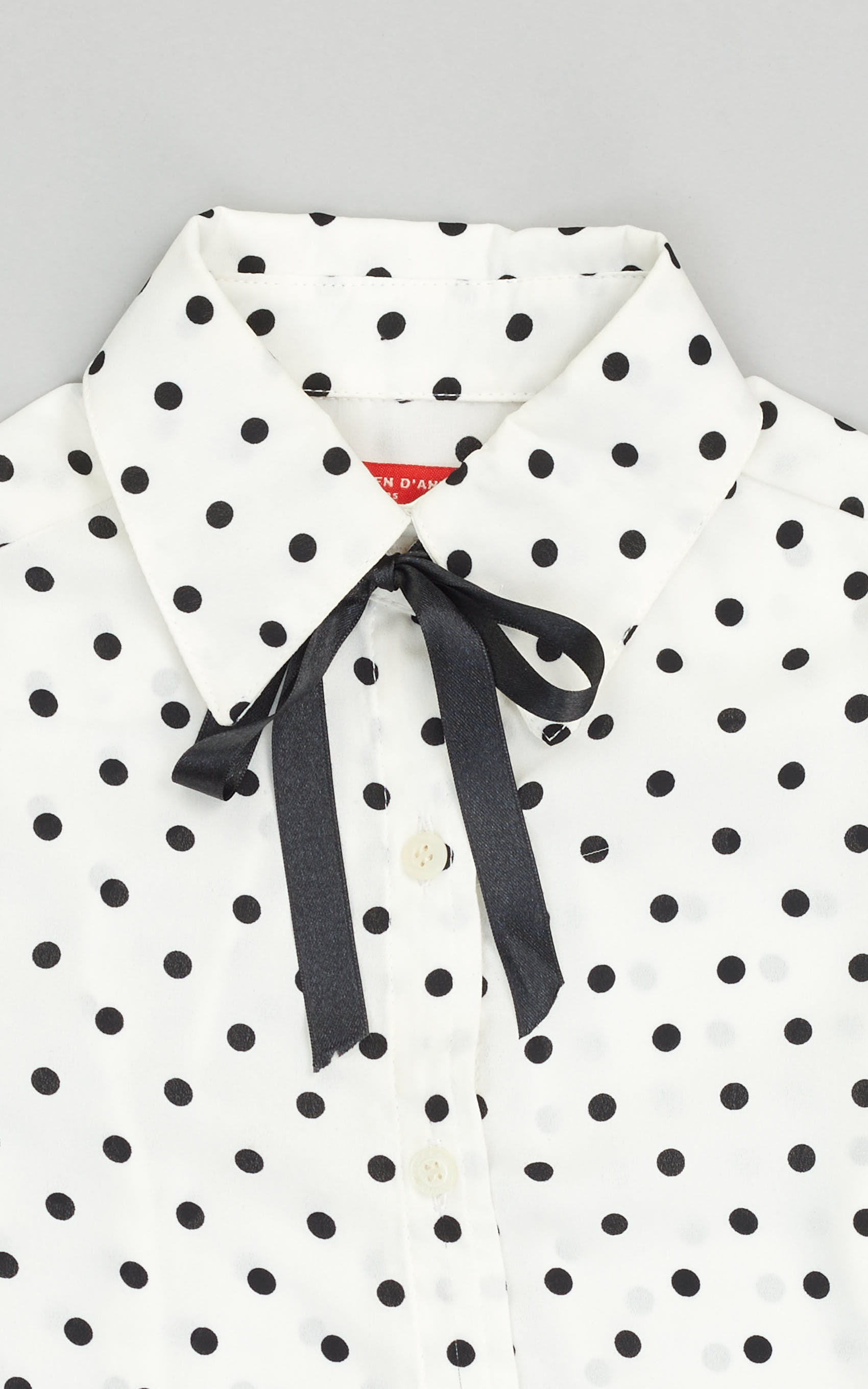 Camisa blanca online con lunares
